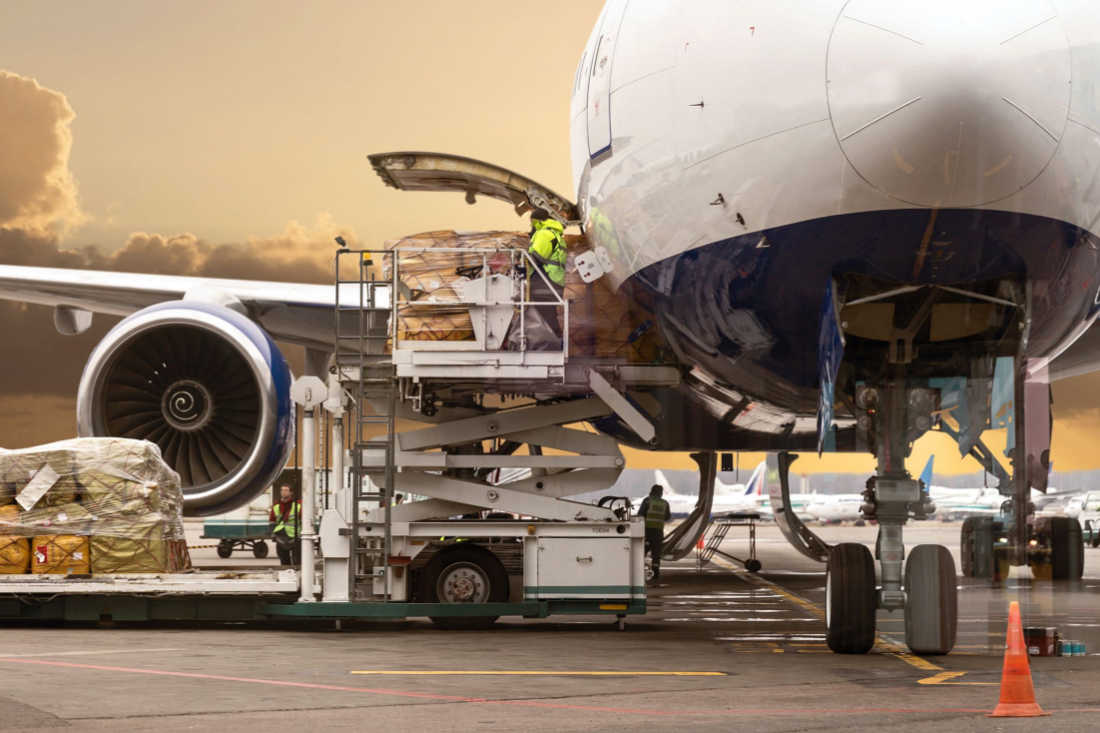 Loading air cargo